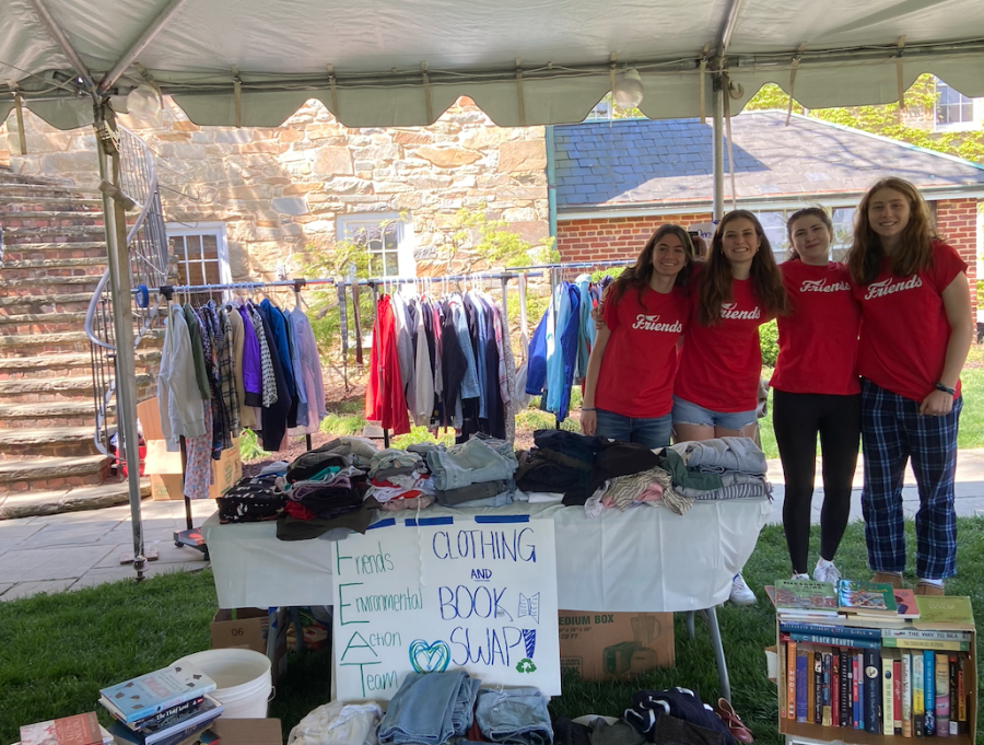 Committed to increasing awareness of
climate issues, FEAT organized a clothing
swap for all three divisions on Founder’s
Day. Photo: Elson Bankoff 23.
