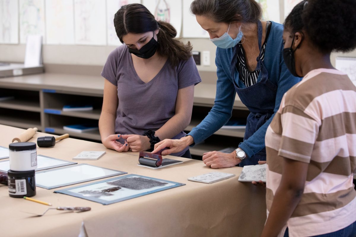 Students work on ink printing with Upper School Studio Art teacher Katherine Dunn. Photo: Sidwell Friends. 