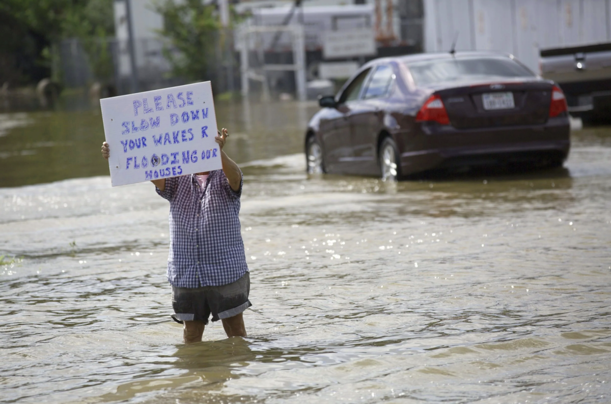 US government considers the 100 deaths in Texas flooding as negligence.