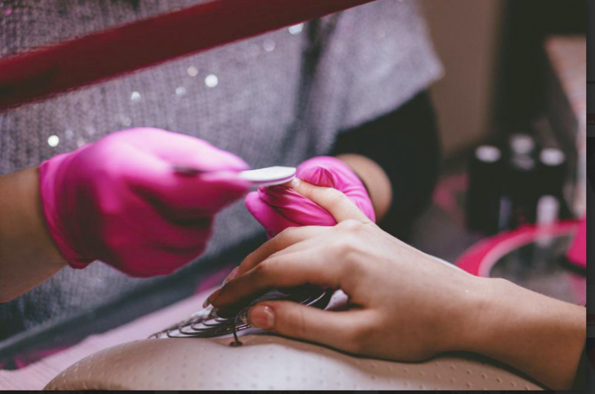 EU clarifies misconceptions regarding ban on chemical in gel nail polish.